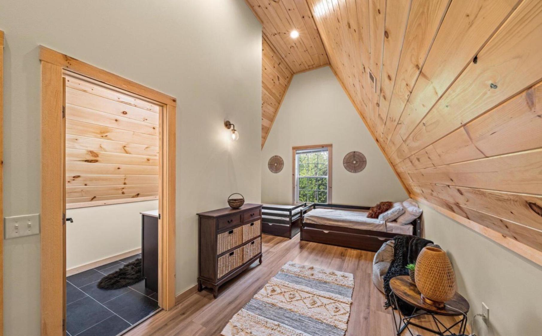 Luxe Retreat - June Sale! - Easy Drive - Xl Swim Spa - Award Winning! Sevierville Exterior photo